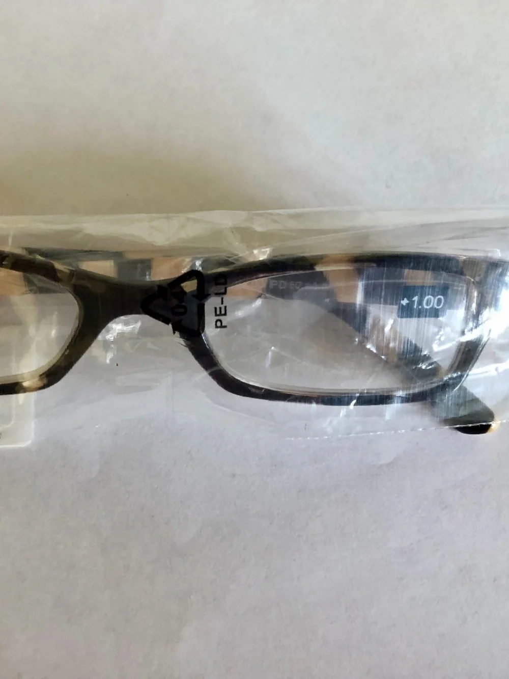 NEW Skinny Tan‎ & Black PEEPERS BLUE LIGHT FILTERING Readers +1.00